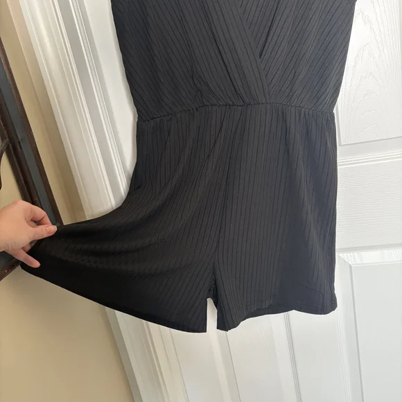 Zaful Black V-Neck Romper Size Large - Picture 4 of 5